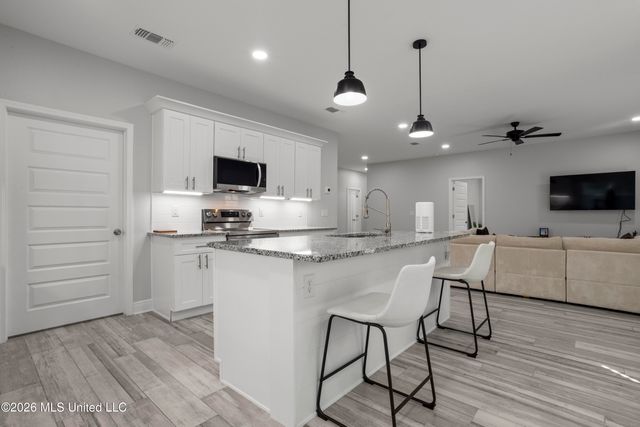 617 Peach Street, Ocean Springs, MS 39564