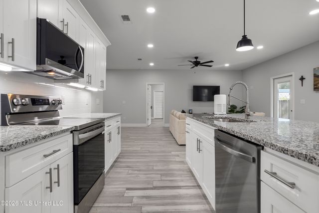 617 Peach Street, Ocean Springs, MS 39564