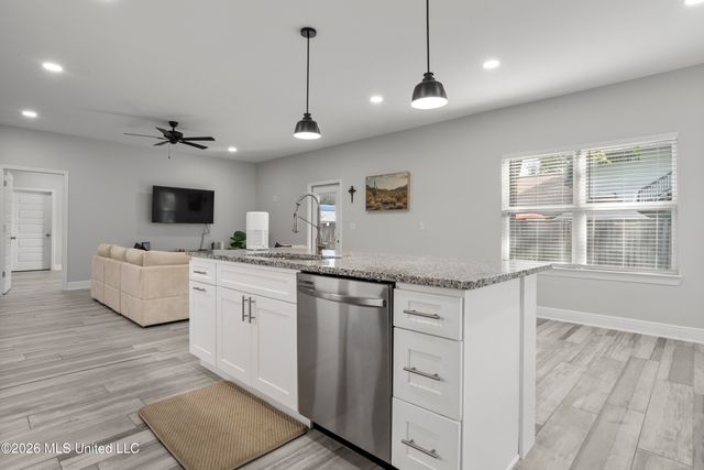 617 Peach Street, Ocean Springs, MS 39564