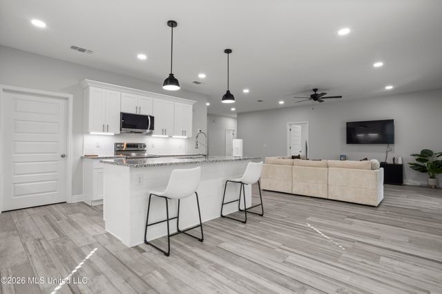 617 Peach Street, Ocean Springs, MS 39564