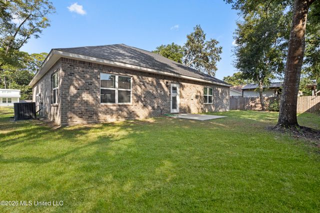 617 Peach Street, Ocean Springs, MS 39564