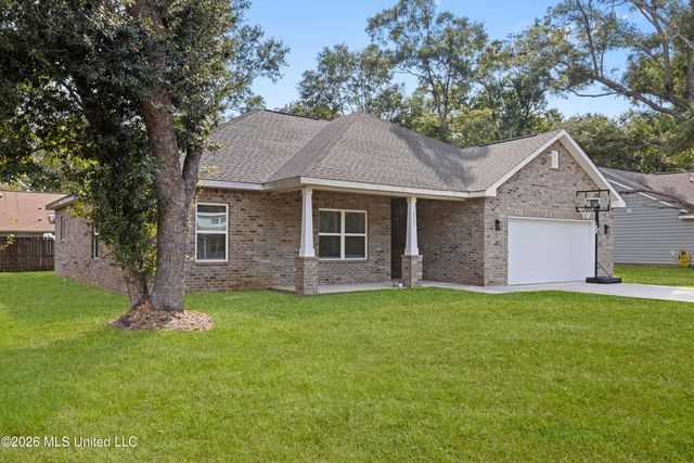 617 Peach Street, Ocean Springs, MS 39564