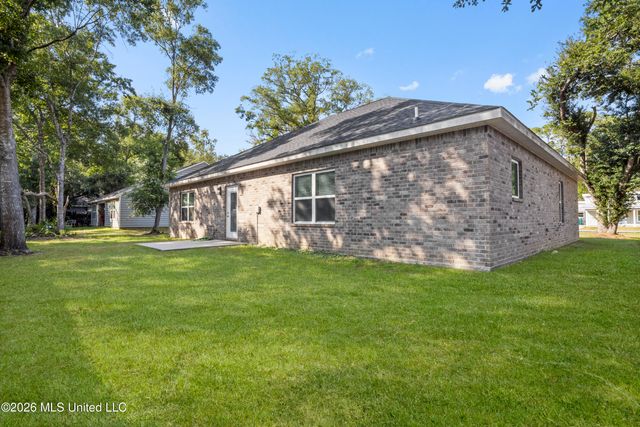 617 Peach Street, Ocean Springs, MS 39564