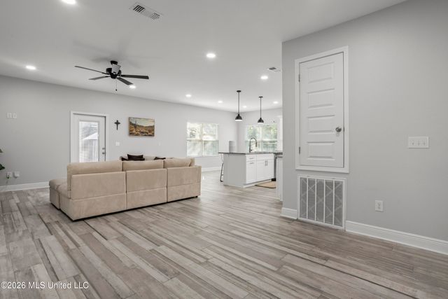 617 Peach Street, Ocean Springs, MS 39564