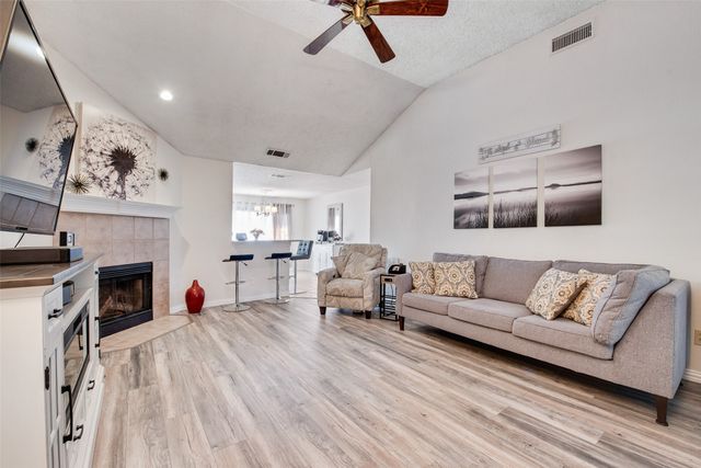 816 Little Creek Drive, Euless, TX 76039