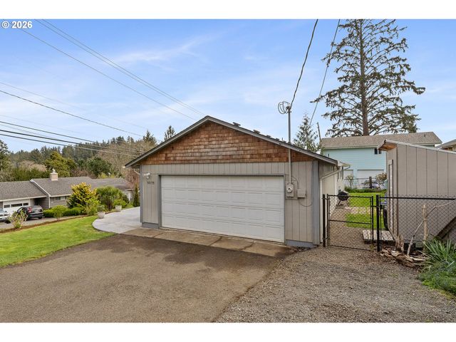 5575 OCEAN St, Bay City, OR 97107
