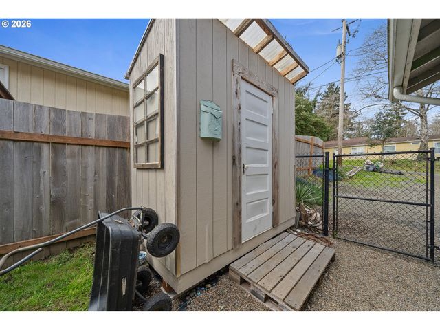 5575 OCEAN St, Bay City, OR 97107