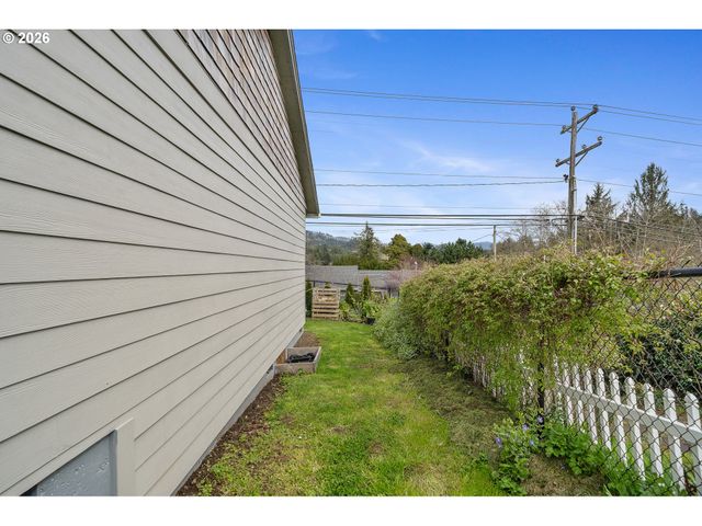 5575 OCEAN St, Bay City, OR 97107