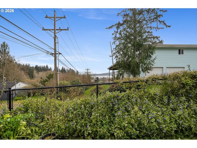 5575 OCEAN St, Bay City, OR 97107