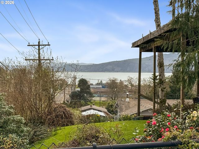 5575 OCEAN St, Bay City, OR 97107