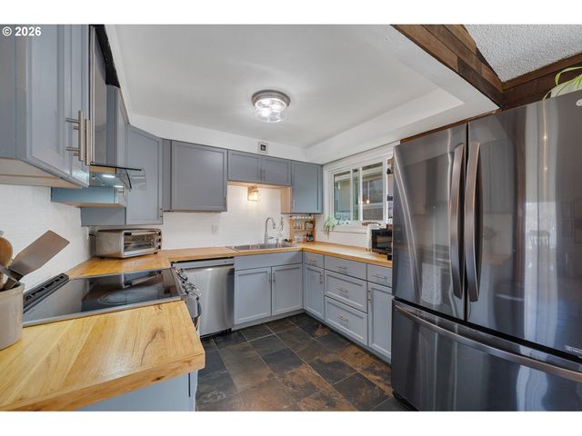 5575 OCEAN St, Bay City, OR 97107