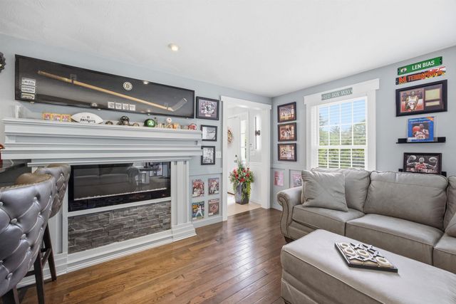 3 Faye Lane, Londonderry, NH 03053