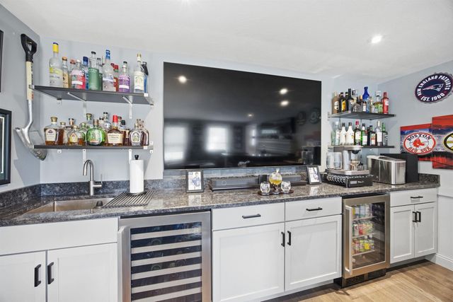 3 Faye Lane, Londonderry, NH 03053
