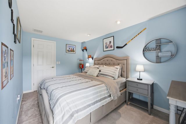 3 Faye Lane, Londonderry, NH 03053