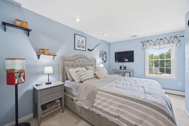 3 Faye Lane, Londonderry, NH 03053