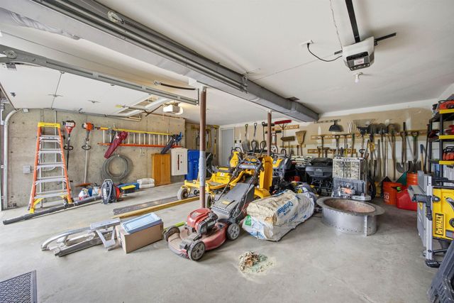 3 Faye Lane, Londonderry, NH 03053