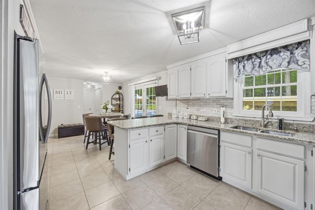 3 Faye Lane, Londonderry, NH 03053