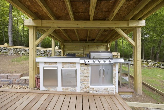 3 Faye Lane, Londonderry, NH 03053