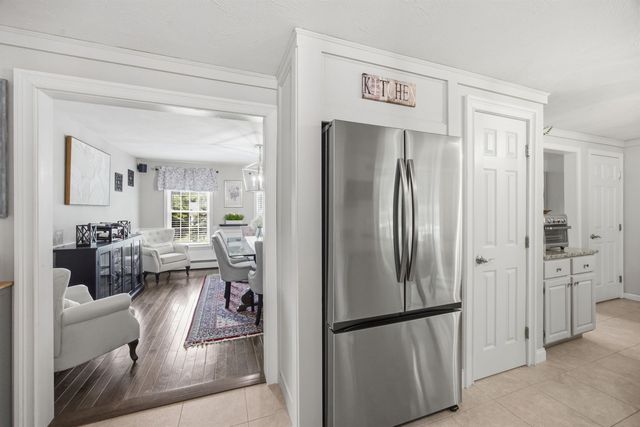 3 Faye Lane, Londonderry, NH 03053