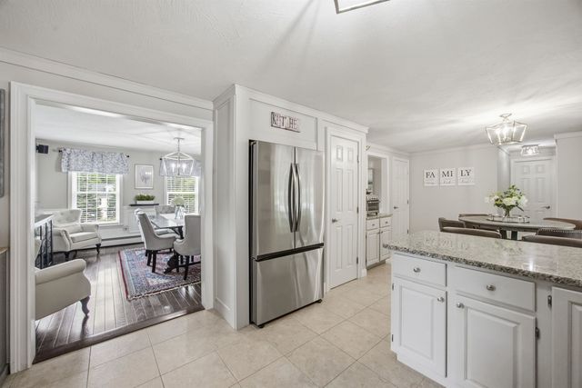 3 Faye Lane, Londonderry, NH 03053