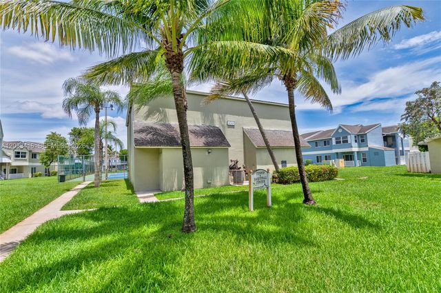 17485 NW 67th Ct D-21, Hialeah, FL 33015