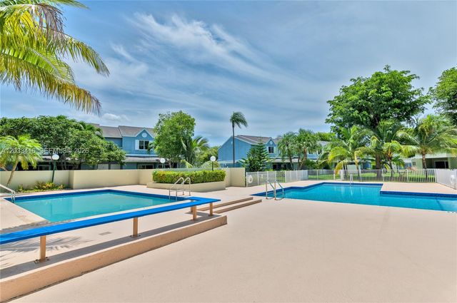 17485 NW 67th Ct D-21, Hialeah, FL 33015