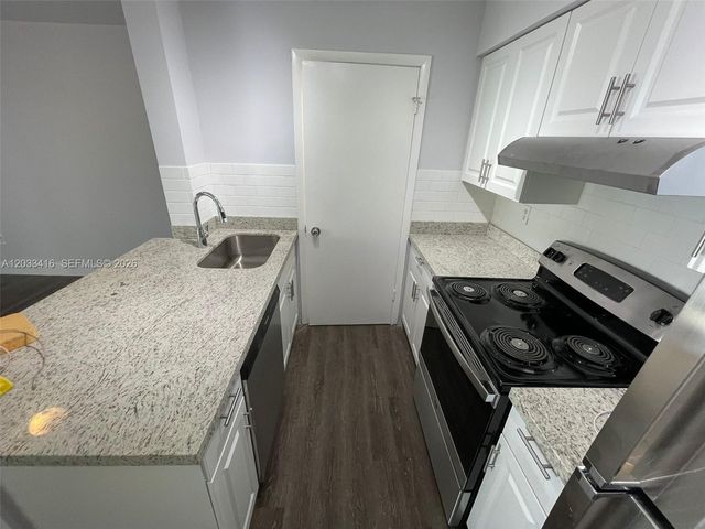 17485 NW 67th Ct D-21, Hialeah, FL 33015