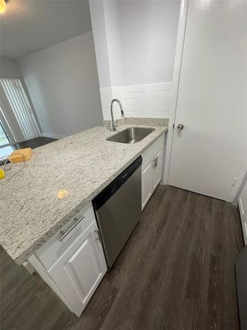 17485 NW 67th Ct D-21, Hialeah, FL 33015