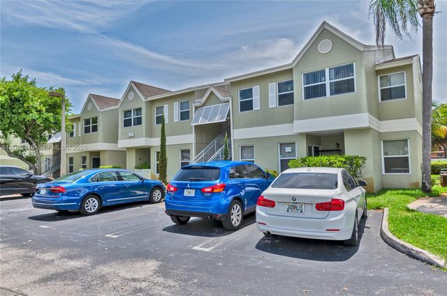 17485 NW 67th Ct D-21, Hialeah, FL 33015