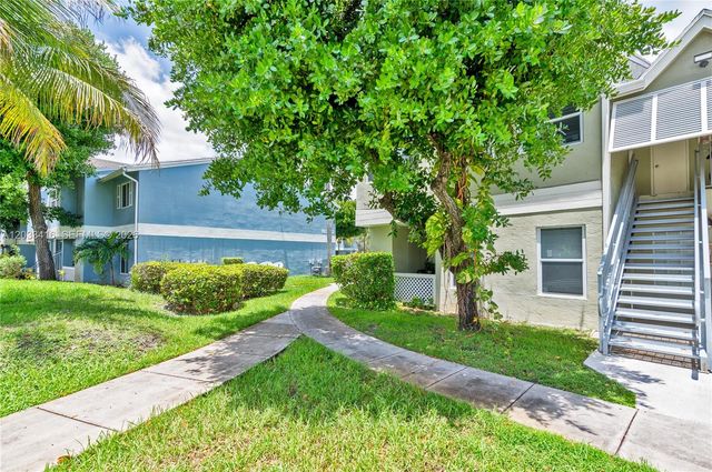 17485 NW 67th Ct D-21, Hialeah, FL 33015