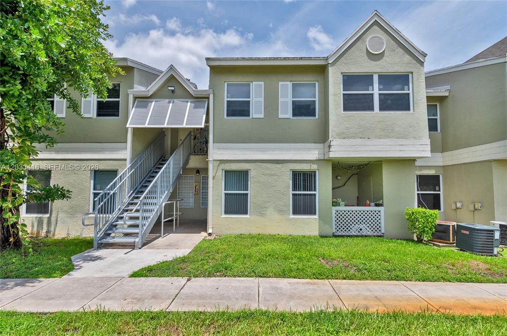 17485 NW 67th Ct D-21, Hialeah, FL 33015