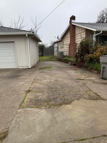 4620 Enchanted Way, Redding, CA 96001