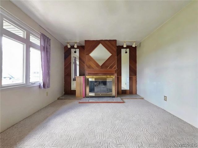 24 La Salle Court, Grand Island, NY 14072