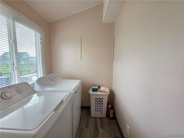 24 La Salle Court, Grand Island, NY 14072