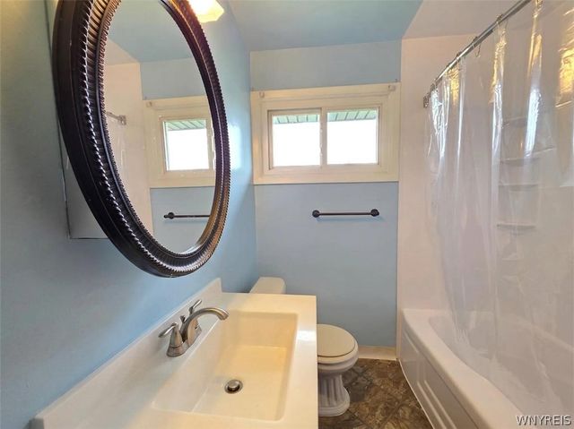 24 La Salle Court, Grand Island, NY 14072