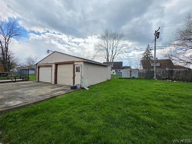 24 La Salle Court, Grand Island, NY 14072