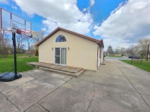 24 La Salle Court, Grand Island, NY 14072