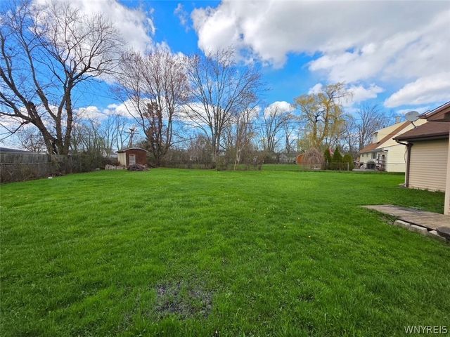 24 La Salle Court, Grand Island, NY 14072