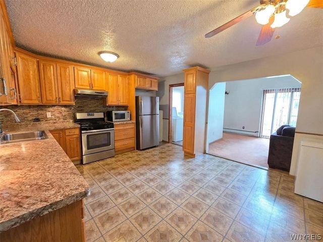 24 La Salle Court, Grand Island, NY 14072