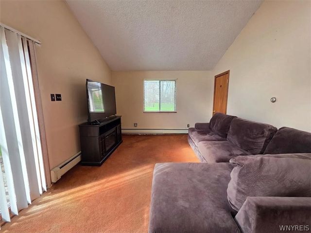 24 La Salle Court, Grand Island, NY 14072