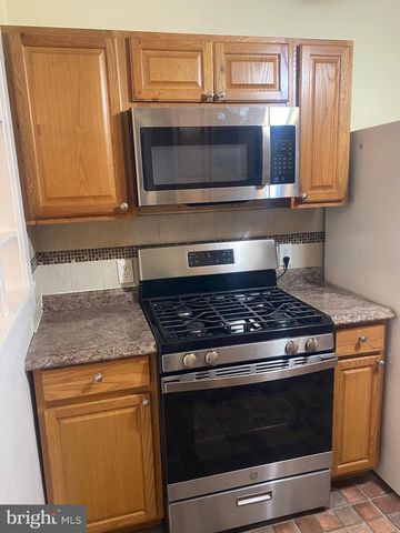 122 E WAYNE TER, Collingswood, NJ 08108