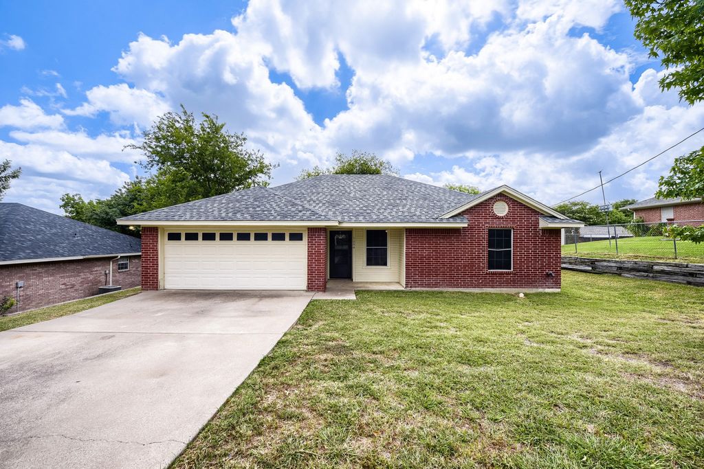 1004 Tremont Street, Weatherford, TX 76086