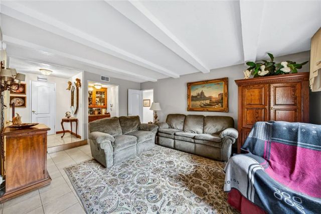 1100 Tulare, Costa Mesa, CA 92626