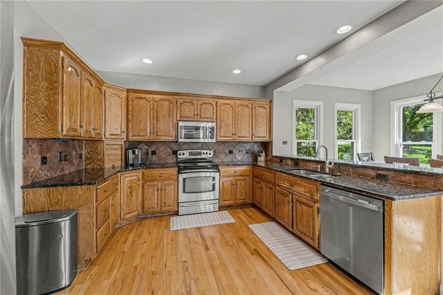 5653 Gresham Circle, Parkville, MO 64152