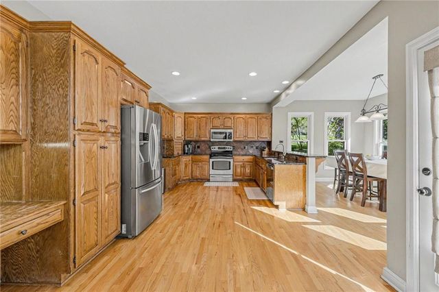 5653 Gresham Circle, Parkville, MO 64152