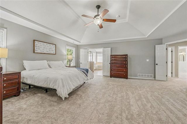 5653 Gresham Circle, Parkville, MO 64152