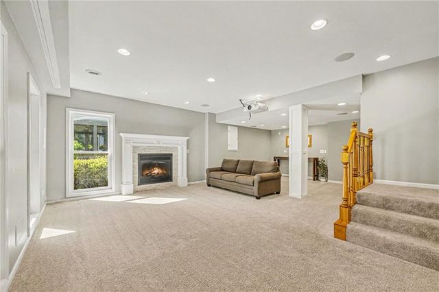 5653 Gresham Circle, Parkville, MO 64152