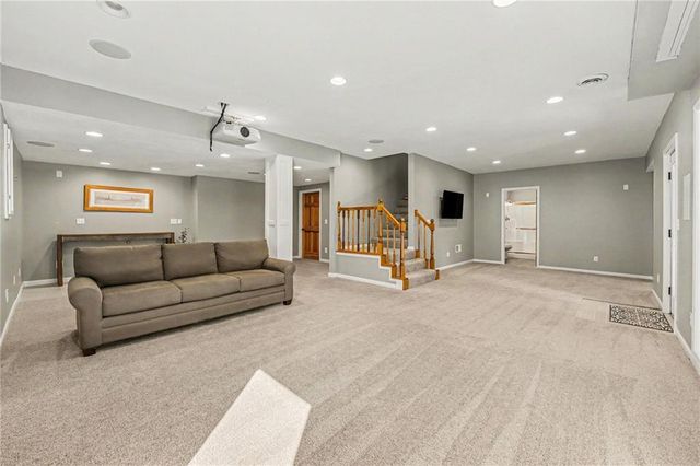 5653 Gresham Circle, Parkville, MO 64152
