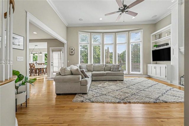 5653 Gresham Circle, Parkville, MO 64152