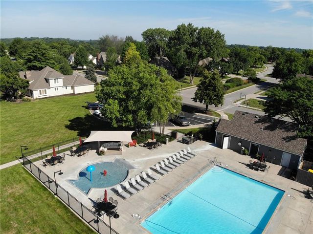 5653 Gresham Circle, Parkville, MO 64152
